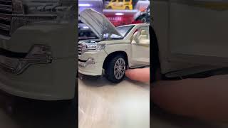 124 metal Toyota Land Cruiser V8 model with lights and sounds [upl. by Phina677]