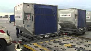 Lighter aircraft thanks to new baggage containers [upl. by Arndt37]