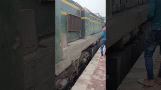 42DN Karakoram Express Rack Placing With HGMU308205 At Lahore Station pakrailwaysexpresstrain [upl. by Aehtrod311]