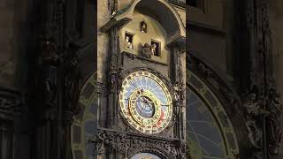 Pragues Astronomical Clock Turmuhren mit der Glockenspiel Пражские куранти [upl. by Neelyhtak490]