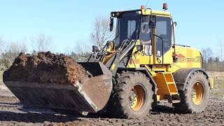 Ljungby L9 Wheelloader working hard in the field Loading up Muck  Danish Agriculture [upl. by Teriann497]