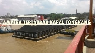 DetikDetik Kapal Tongkang Hantam Jembatan Ampera [upl. by Eelir412]