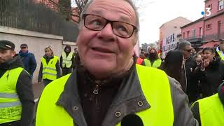 Manifestation des gilets jaunes à Béziers  quoton est là pour vivre mieuxquot [upl. by Daney671]