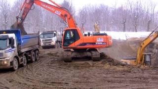 Escavatori in azione  Espansione di Lodz Polonia  Excavators in action [upl. by Andryc102]