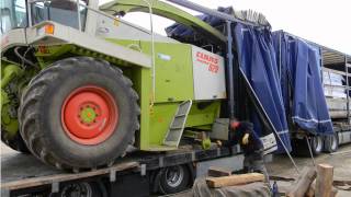 Chargement dune ensileuse Claas 820 sur une remorque bachée direction la Pologne 2000 kms [upl. by Enyr]