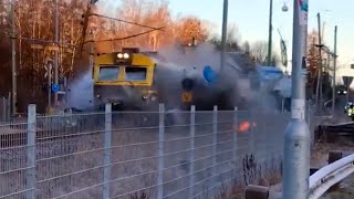 Train crashes into bus  Tåg kraschar in i buss på Hisingen 8 mars 2021 [upl. by Navis]