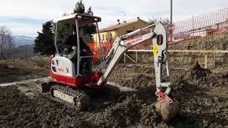 Mini escavatore Takeuchi TB216 [upl. by Pammy]