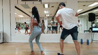 BACHATA DOMINICANA FOOTWORK BASI Y DEISY [upl. by Mastic236]