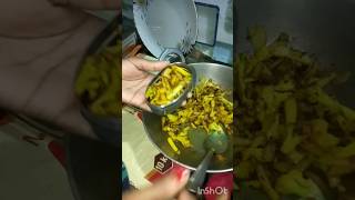 Bahu raat ko kiske liye khana bana rahi hai ❔❓ funny love food youtubeshorts indianrecipes [upl. by Nessnaj]