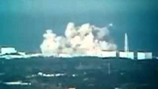 Disastro esplosione centrale nucleare giappone fukushima 12 marzo 2011wmv [upl. by Hopkins]