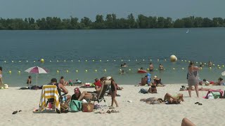 Coup de chaud sur le sud de la France images en Gironde en vigilance orange canicule  AFP Images [upl. by Krissy]