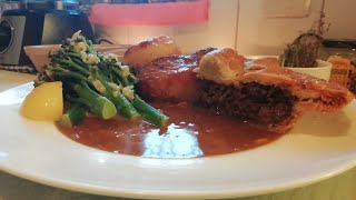 Mince beef amp Onion pie rosemary garlic roast potatoes amp buttery garlic lemon broccoli Part 4 Done 👍 [upl. by Hars]