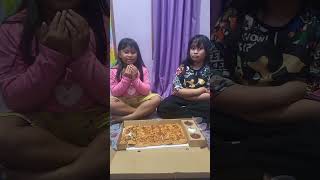 Makan Pizza Bareng Teman Teman  Doa Makan [upl. by Annodam]