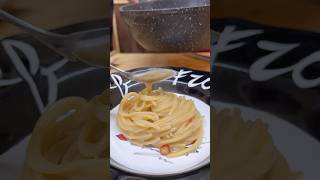 SPAGHETTI AGLIO OLIO E PEPERONCINO IN 10 MINUTI ricetta aglioolio food [upl. by Ajroj886]