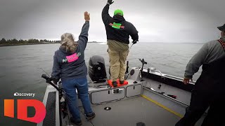 Saltaron de un barco y tuvieron que sobrevivir en el mar  Detrás de los crímenes virales [upl. by Anse]