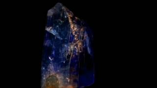 Tanzanite Crystal Showing How Tanzanite Change Color  Tanznaite Pleochroism [upl. by Ednargel]