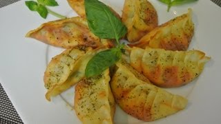 How to make pizzagyoza ピザ餃子 [upl. by Nnyliak]