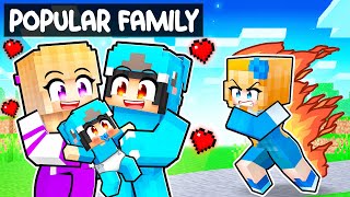 Having a POPULAR FAN GIRL Family WITHOUT CRYSTAL In Minecraft [upl. by Enna]