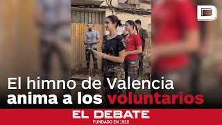 El himno de Valencia aliento de los voluntarios en la zona cero de la DANA [upl. by Ulysses]