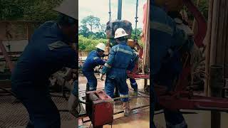 floorman activities drilling oil tripping rig activities [upl. by Ydor74]