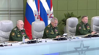 Rússia reivindica avanço de 400 km² na Ucrânia e anuncia mudanças no comando da Marinha  AFP [upl. by Oynotna384]