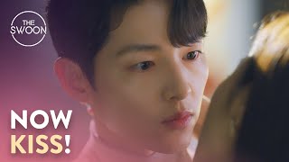 Jeon Yeobeen answers Song Joongki’s quotproposalquot with a kiss  Vincenzo Ep 14 ENG SUB [upl. by Alahs]