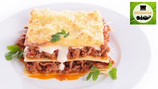 Selbstgemachte Lasagne Bolognese mit Béchamelsauce [upl. by Ydnolem113]