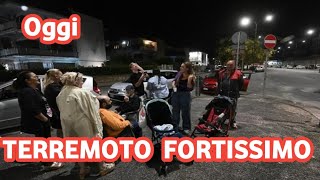 Molto urgente Un forte terremoto ha scosso lItalia oggi martedì 8 ottobre 2024 Grande paura [upl. by Gnot]