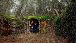 Camping alone building underground survival shelter BUSHCRAFT CAMPING IN THE RAIN [upl. by Schoenfelder]