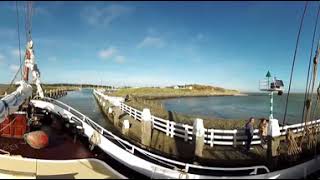 360 graden video Hoe vaar ik met een bootje van 40 meter de haven in van Vlieland [upl. by Nyrrat]