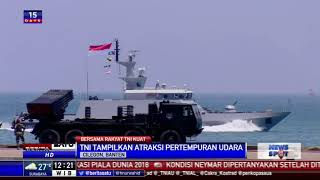 Atraksi Pertempuran Udara dan Laut di HUT TNI ke72 [upl. by Adnohsed694]