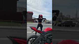 мотоциклистка опять танцует в пробке мотоТаня чем это лечить moto dance motoTanya moto bike girl [upl. by Nivrae280]