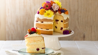 Naked cake met zomerfruit en eetbare bloemen [upl. by Ayotan828]