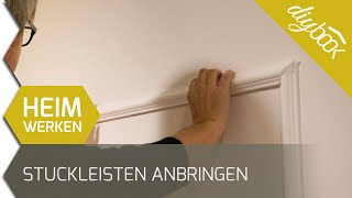 Das Tapetenbild  Stuckleisten anbringen und spachteln [upl. by Inatsed]