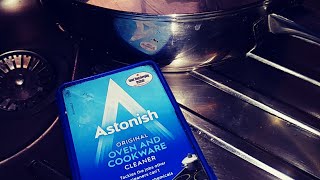 Cleaning a dirty frying pan with astonish original oven and cookware cream cleaner [upl. by Hime]