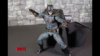 MAFEX ZACK SNYDERS JUSTICE LEAGUE BATMAN action figure review [upl. by Barrow437]