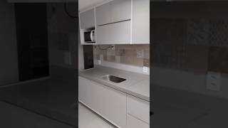 Marmoraria instalando pia de cozinha no dekton cinza em armário projetado MarmorariaemBrasíliaDF [upl. by Alrick]