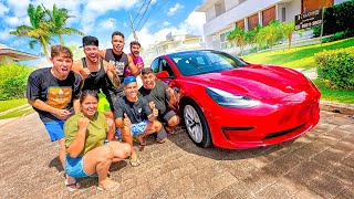 REAÇÃO DOS MEUS AMIGOS AO VER MEU TESLA [upl. by Donovan]