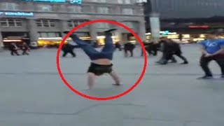 Junge macht Handstand auf Kölner Domplatte [upl. by Jilli]