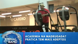 Academia na madrugada Prática tem cada vez mais adeptos  Jornal da Band [upl. by Reffinej]