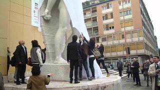 FORLI DIVERTENTE SVELAMENTO UFFICIALE DELLA STATUA DI ICARO RESTAURATA [upl. by Hamrnand]