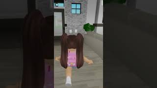 O céu e roxo 🤣🤣 roblox brookhaven memes broockhaven [upl. by Trevlac]