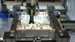 Multiple set screw assembly demo using a robotic screwdriving machine [upl. by Frodin]