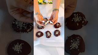 هي الوصفة وقتها باردة وكتير طيبة بالصيف حملو تطبيق Afnan Recipes chocolate [upl. by Petrine292]