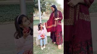 Prisha k sare apple bech diye😊👍🏻 prishaandmom thegeetagurjar trending viralvideo shorts [upl. by Haveman]