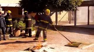 Charla de bomberos sobre prevención y manejo de incendios domésticos [upl. by Magdau170]