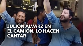 Julión Álvarez en el camión pasajeros lo hacen cantar [upl. by Arndt]