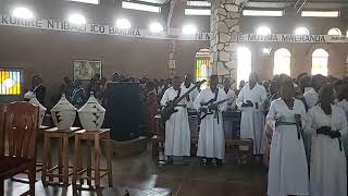 Imana Ininahazwe mwIjuruKyrieampGloria  Urwaruka rwa Sainte Famille Kinama [upl. by Naerda]