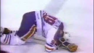 Wayne Gretzky gets knocked out by Toronto maple leaf forward bill McCreary with a open ice clean hit [upl. by Nnelg38]