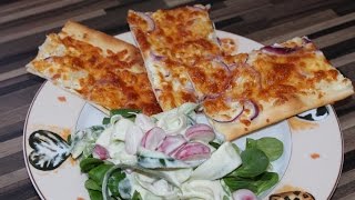 Flammkuchen mit roten Zwiebeln und frischem Salat [upl. by Labanna74]